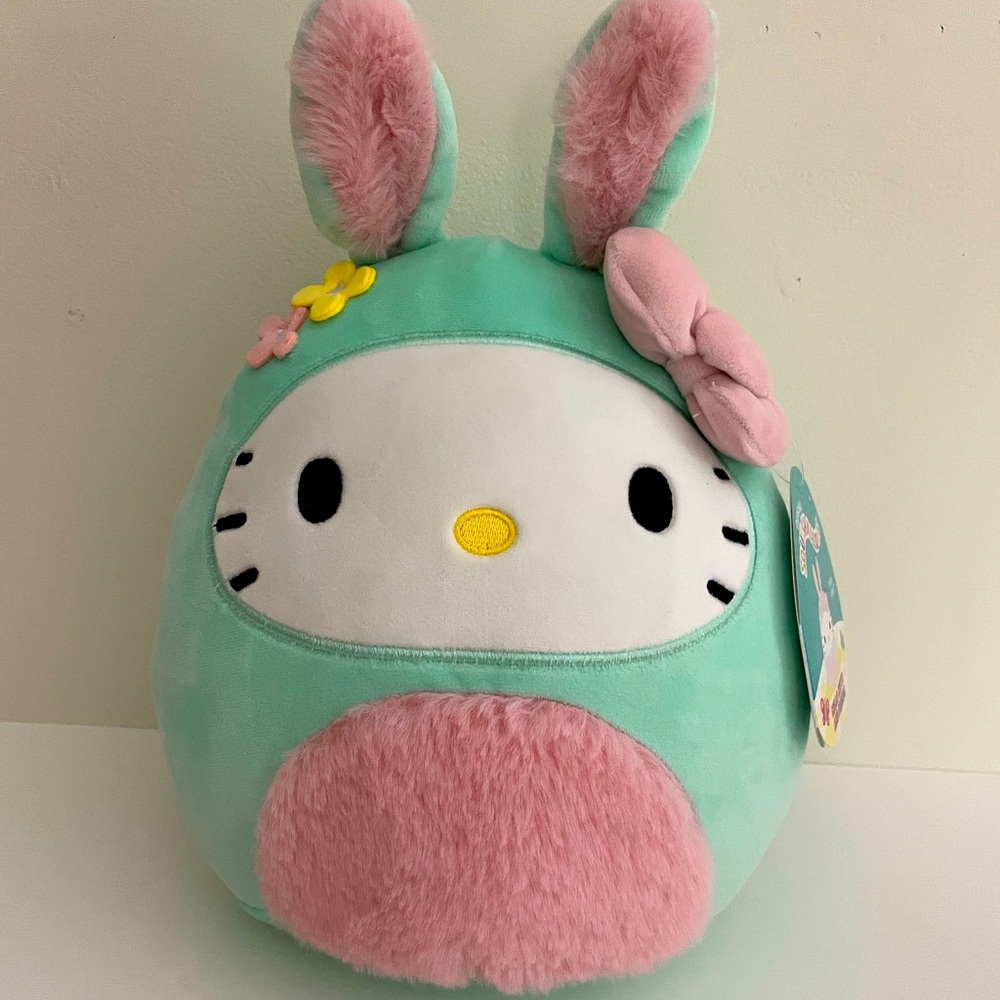 Squishmallow NWT Hello Kitty 8”, GREAT GIFT FOR HELLO KITTY FANS! GREAT GIFT!